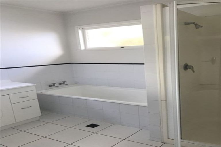 Photo of property in 450 Don Buck Road, Massey, Auckland, 0614