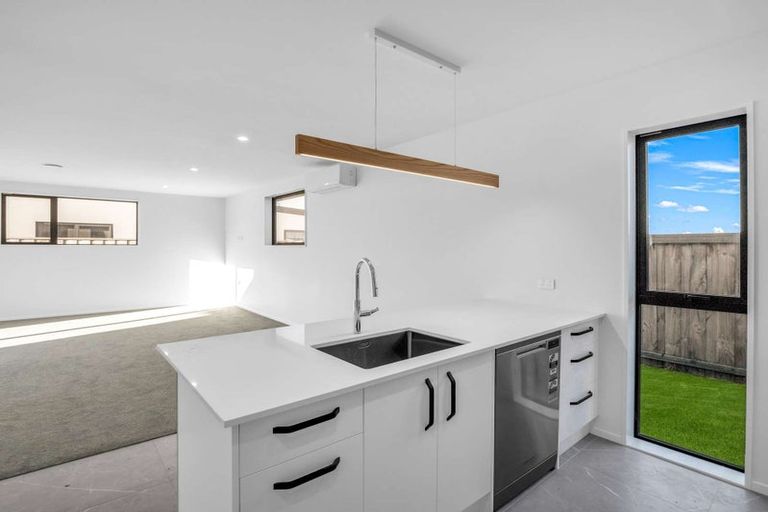 Photo of property in 15 Ivan Mauger Place, Rolleston, 7615