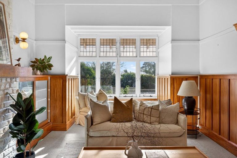 Photo of property in 60 Milton Road, Bluff Hill, Napier, 4110
