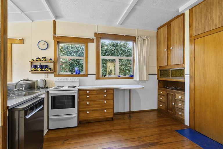 Photo of property in 1 Queens Road, Glen Avon, New Plymouth, 4312