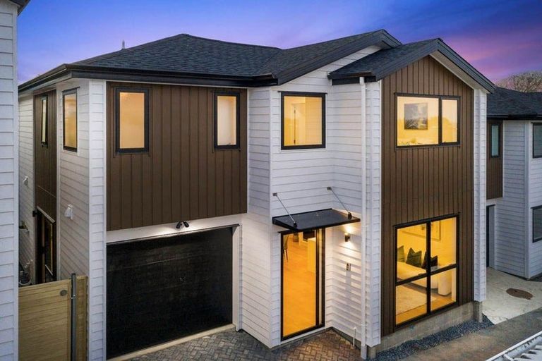 Photo of property in 1d Valron Road, Te Atatu South, Auckland, 0602