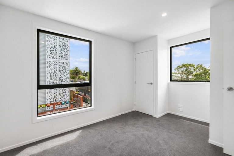 Photo of property in 1/3234 Great North Road, New Lynn, Auckland, 0600