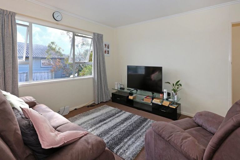 Photo of property in 1/28 Taipari Road, Te Atatu Peninsula, Auckland, 0610