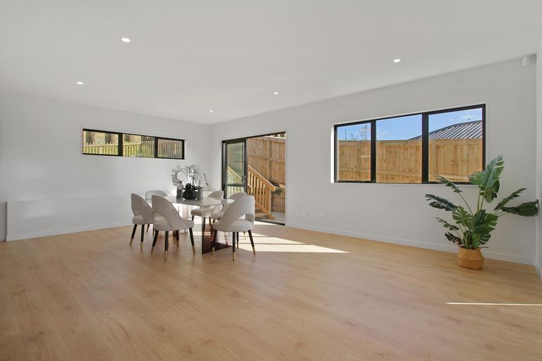 Photo of property in 16 Awa Avenue, Helensville, 0800