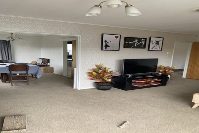 Photo of property in 110 Taylor Terrace, Tawa, Wellington, 5028