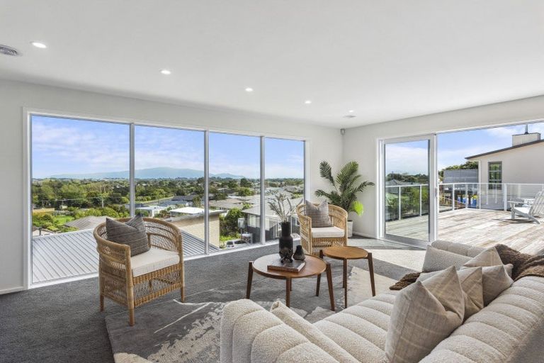 Photo of property in 64 Kakariki Grove, Waikanae, 5036