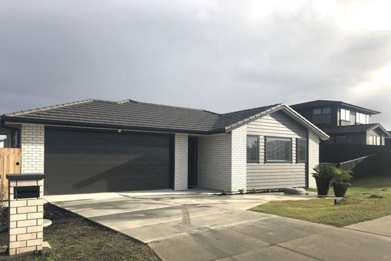 Photo of property in 5 Omahuru Road, Glenbrook, 2681