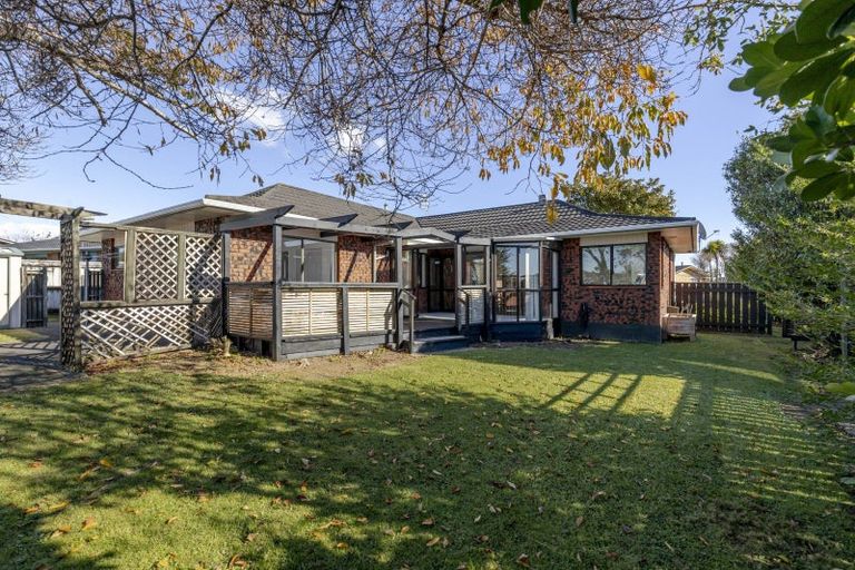 Photo of property in 60 Heta Road, Highlands Park, New Plymouth, 4312