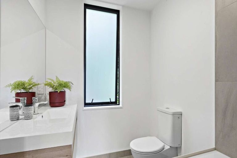 Photo of property in 1/18 Oriental Terrace, Oriental Bay, Wellington, 6011