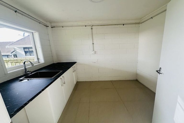 Photo of property in 1/54 Target Road, Totara Vale, Auckland, 0629