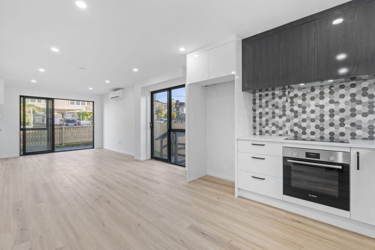 Photo of property in 15 Dreadon Road, Manurewa, Auckland, 2102