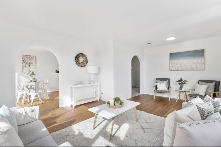 Photo of property in 9 Lomond Street, Newlands, Wellington, 6037