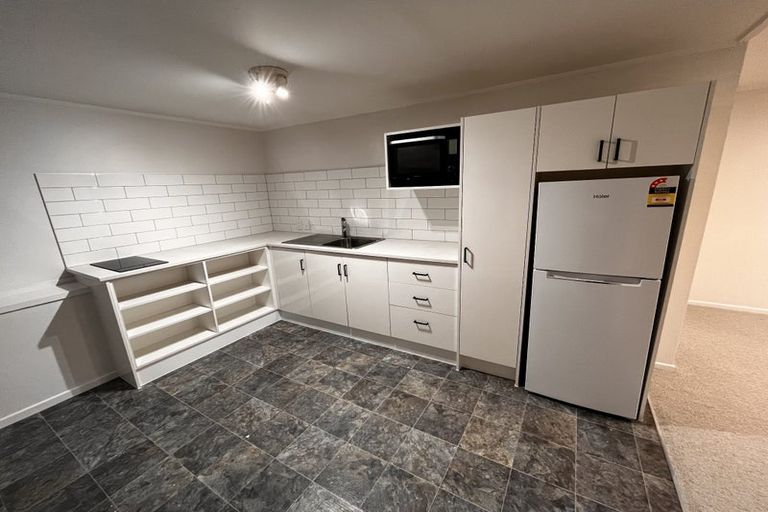 Photo of property in 17 Highland Avenue, Titirangi, Auckland, 0604