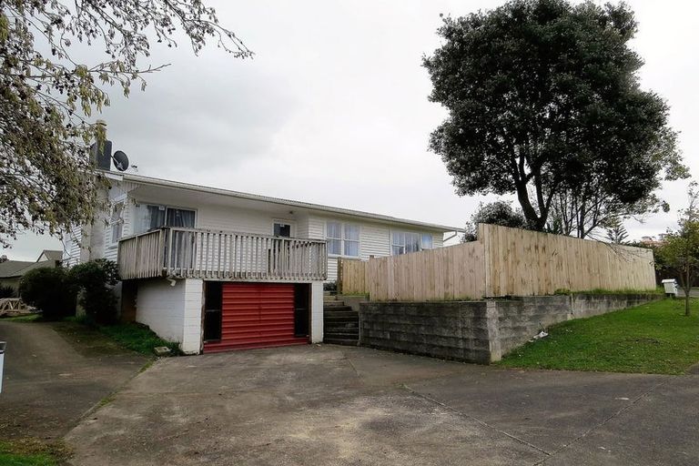 Photo of property in 17 Vina Place, Massey, Auckland, 0614