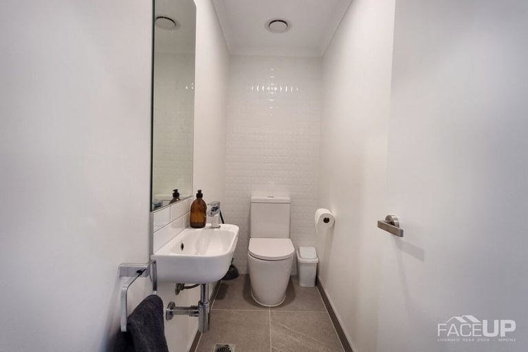 Photo of property in 32/1 Scott Road, Hobsonville, Auckland, 0616