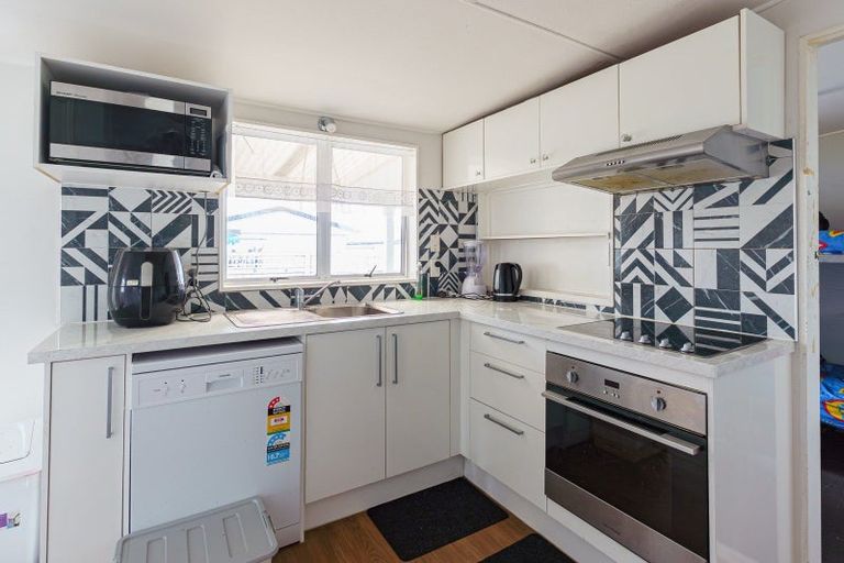 Photo of property in 910 Grove Road, Mayfair, Hastings, 4122