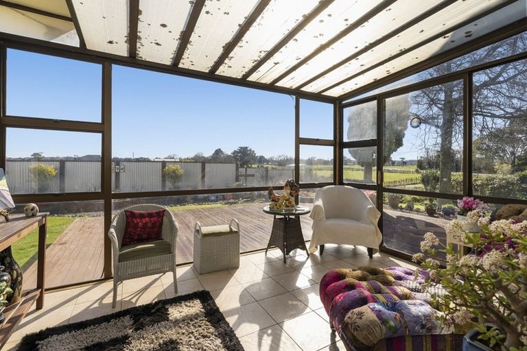 Photo of property in 10 Riverside Drive, Kelvin Grove, Palmerston North, 4470