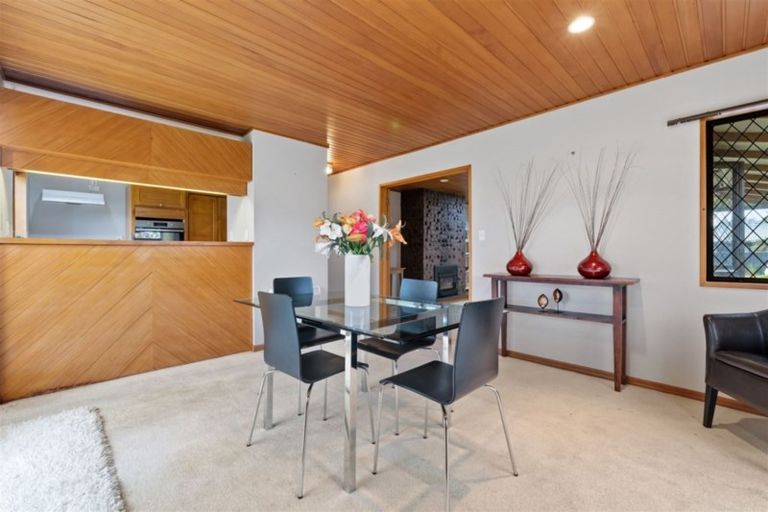 Photo of property in 32 Connemara Drive, Northwood, Christchurch, 8051