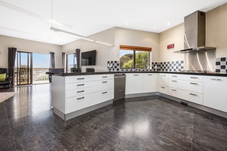 Photo of property in 4 Helm Place, Whitby, Porirua, 5024