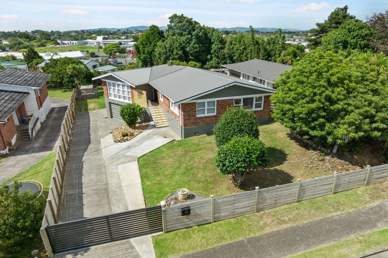 Photo of property in 12 Norfolk Rise, Waiuku, 2123