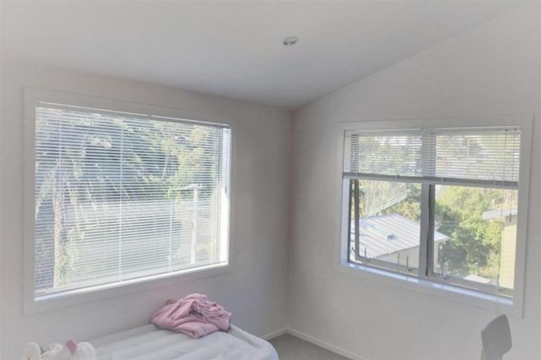 Photo of property in 61u8 Black Rock Road, Newlands, Wellington, 6037