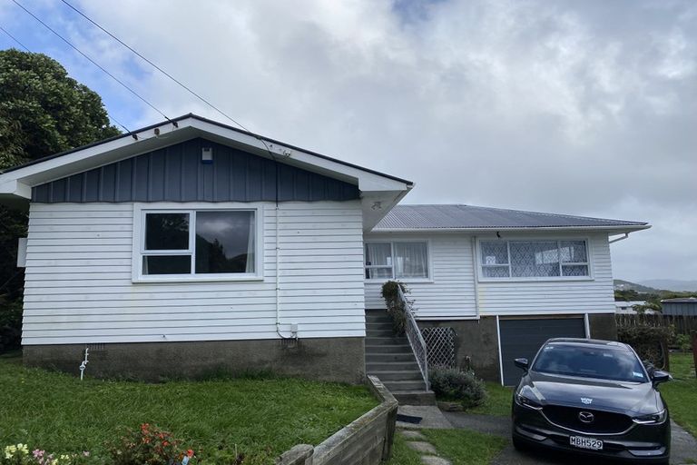 Photo of property in 12 Kinapori Terrace, Newlands, Wellington, 6037