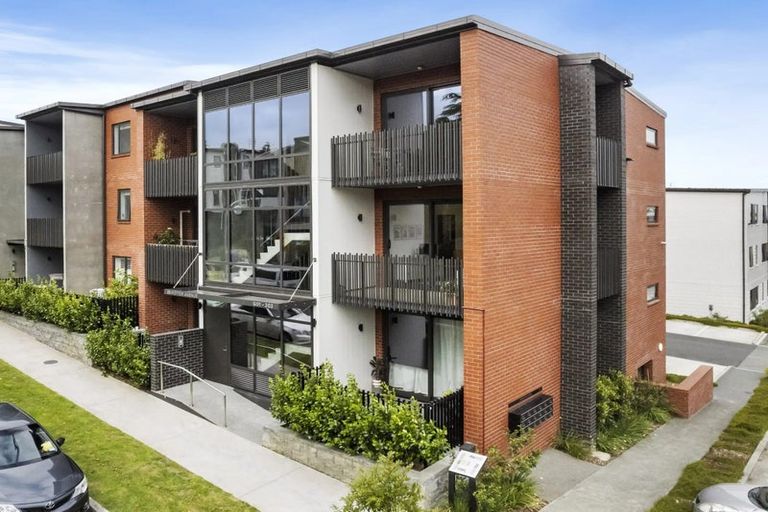Photo of property in 25 Potter Avenue, Northcote, Auckland, 0627