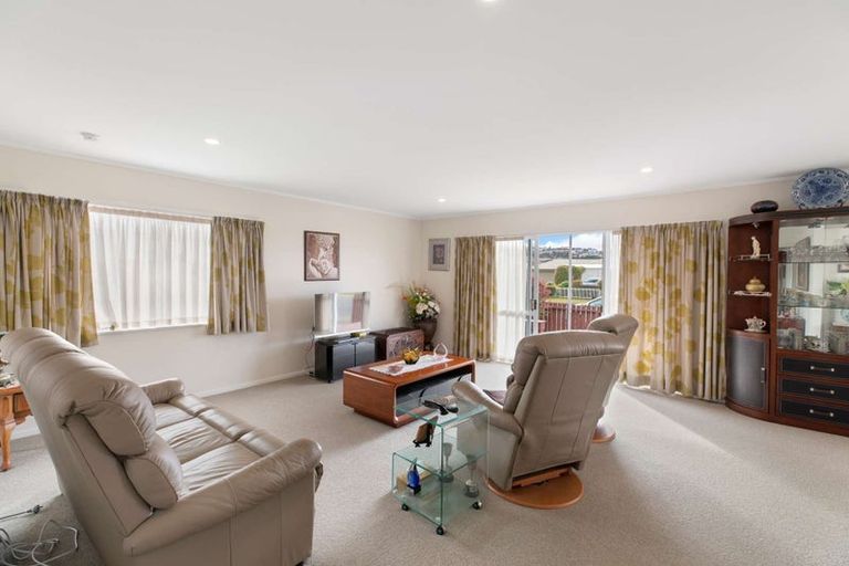 Photo of property in 75 Lakeside Drive, Orewa, 0931