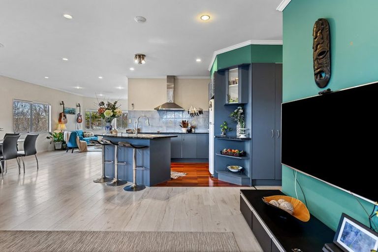 Photo of property in 21 Cinnabar Place, Westgate, Auckland, 0614