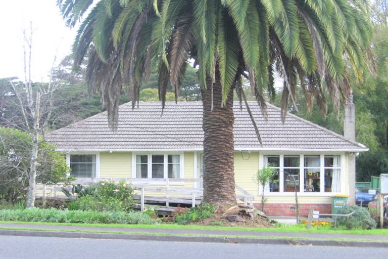Photo of property in 1 Henderson Valley Road, Henderson, Auckland, 0612