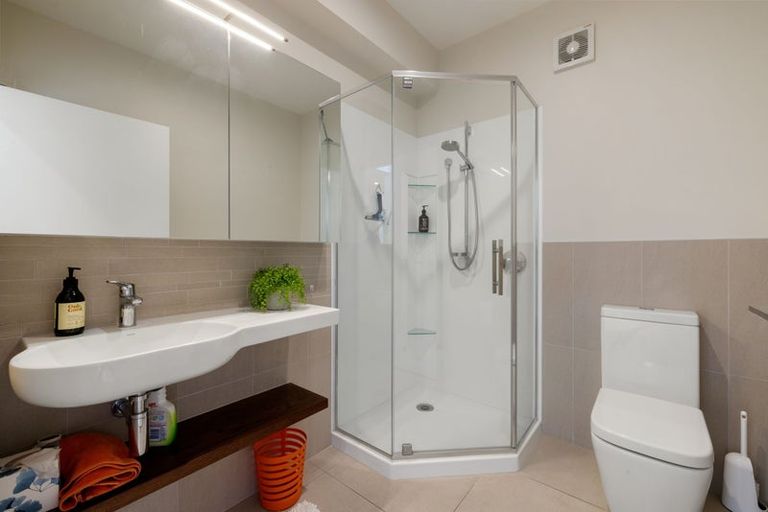 Photo of property in 142 Lake Crescent, Hamilton Lake, Hamilton, 3204