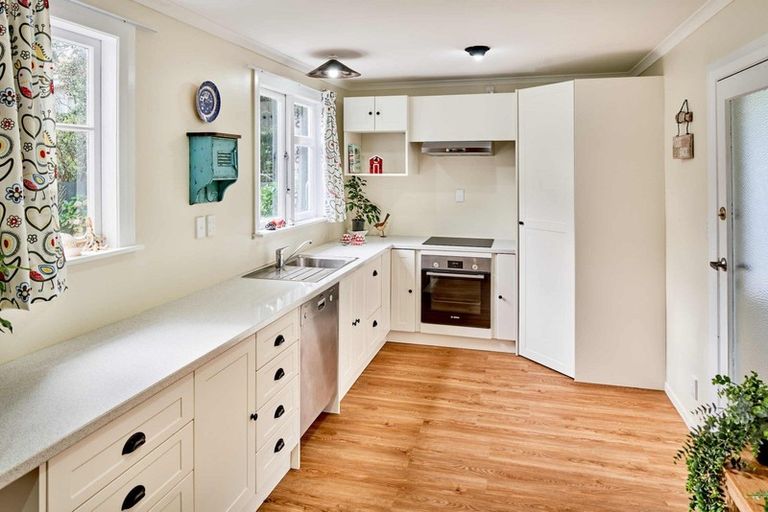 Photo of property in 28 Thornley Street, Titahi Bay, Porirua, 5022