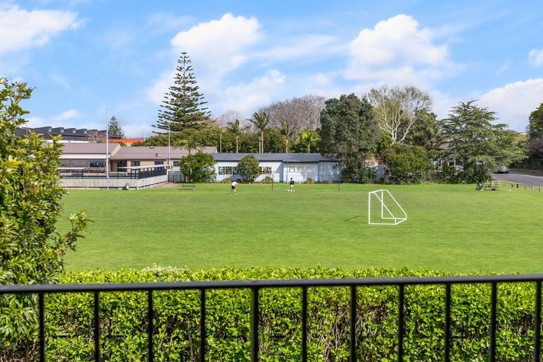Photo of property in 6/15 Harbour View Road, Te Atatu Peninsula, Auckland, 0610