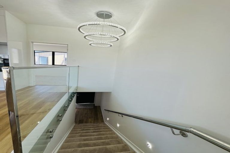 Photo of property in 1a Edward Avenue, Orewa, 0931