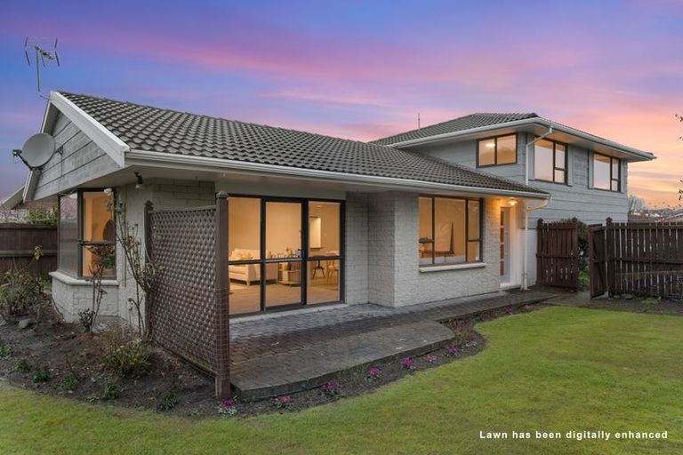 Photo of property in 12 Juniper Place, Burnside, Christchurch, 8053