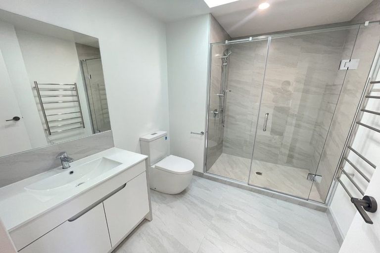 Photo of property in 13c Edinburgh Avenue, Rosehill, Papakura, 2113
