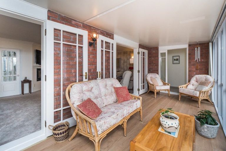 Photo of property in 98 John F Kennedy Drive, Milson, Palmerston North, 4414