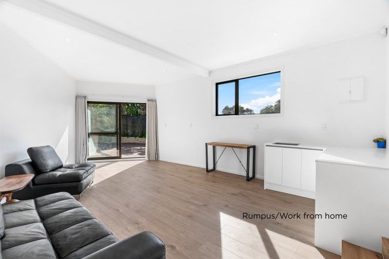 Photo of property in 2/14 Clifton Road, Waiake, Auckland, 0630