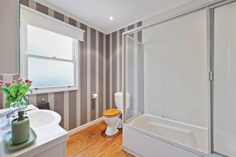 Photo of property in 24 Takutai Avenue, Bucklands Beach, Auckland, 2012