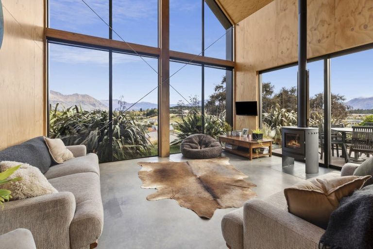 Photo of property in 4 Highfield Ridge, Wanaka, 9305