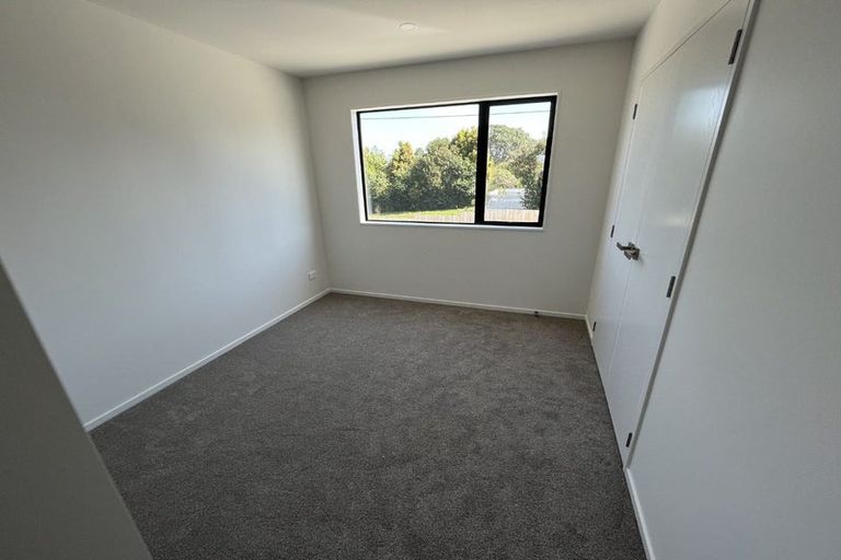 Photo of property in 5/241 Don Buck Road, Massey, Auckland, 0614