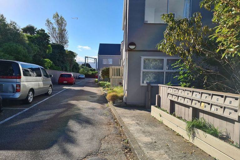 Photo of property in 71b Randwick Crescent, Moera, Lower Hutt, 5010