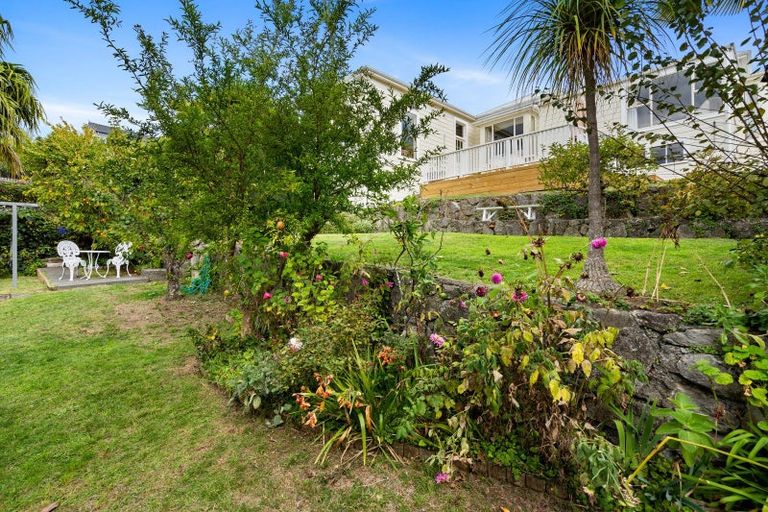 Photo of property in 13 Roslyn Road, Bluff Hill, Napier, 4110