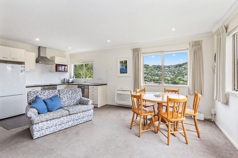 Photo of property in 2a Downing Street, Crofton Downs, Wellington, 6035