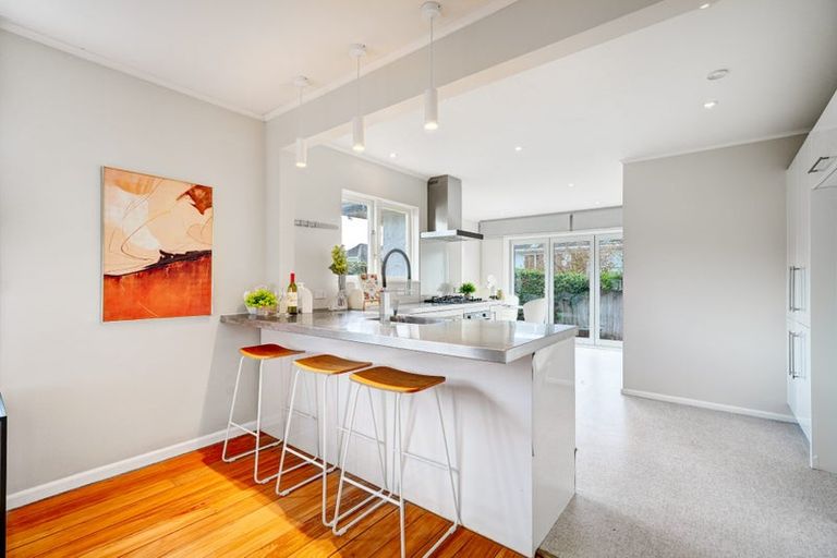 Photo of property in 1/9 Corrella Road, Belmont, Auckland, 0622