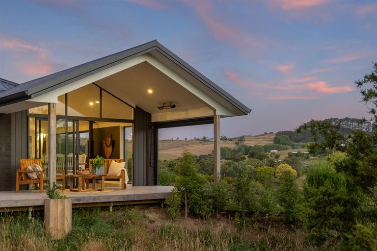 Photo of property in 1056 Peak Road, Helensville, 0875