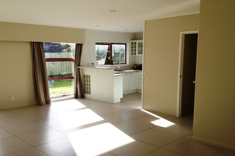 Photo of property in 2/12 Clovelly Road, Bucklands Beach, Auckland, 2012