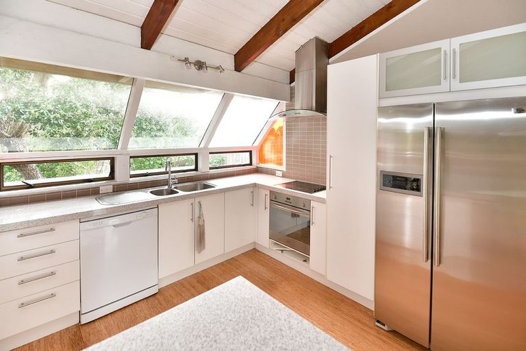 Photo of property in 11 Albert Hall Drive, Red Beach, 0932