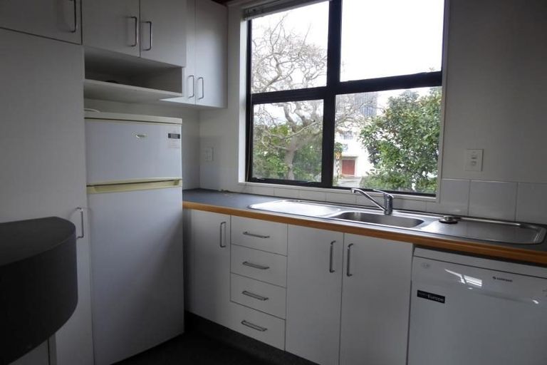 Photo of property in 80u2 Hobson Street, Thorndon, Wellington, 6011