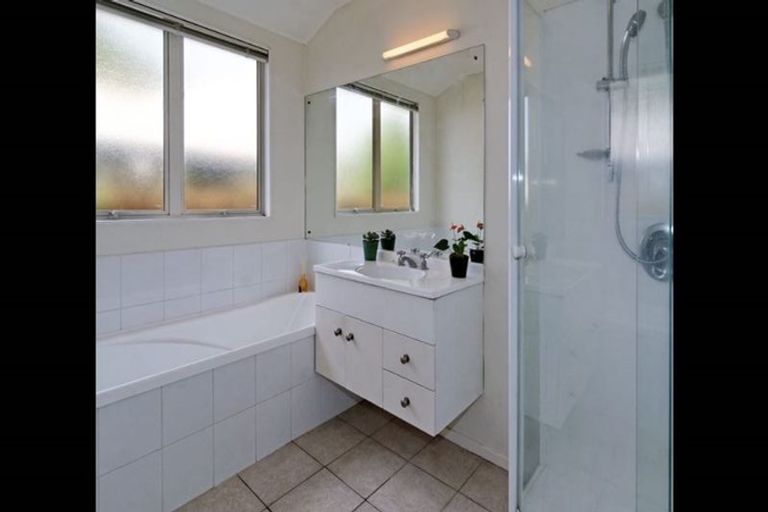 Photo of property in 63 Kingdale Road, Henderson, Auckland, 0610